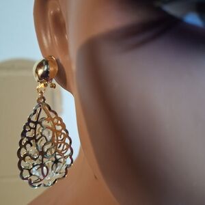 Elegant Gold Filigree Earrings